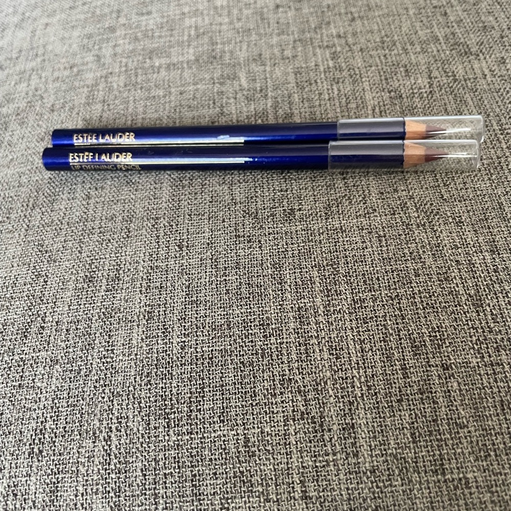 Estee Lauder set of 2 Lip Defining Pencils NEW with Caps No Boxes “WINEBERRY”